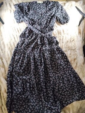 Women’s Black Paisley Tie-Waist Midi Dress